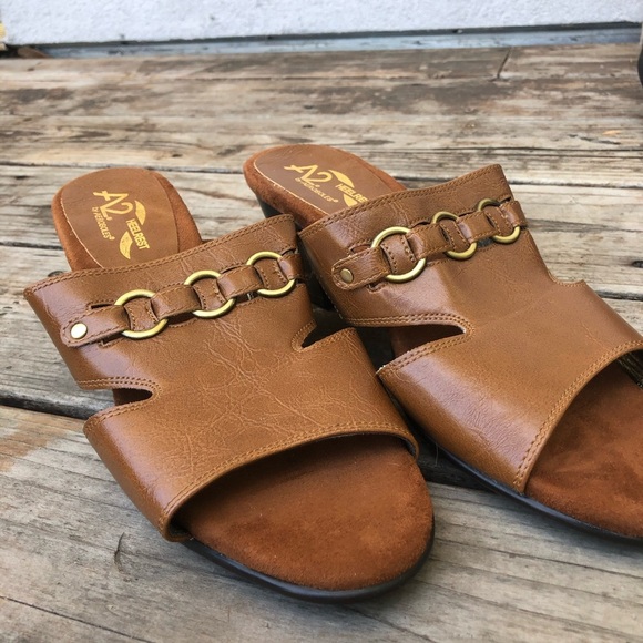 NWOT A2 Heel Rest Brown Leather Heel - Picture 2 of 4